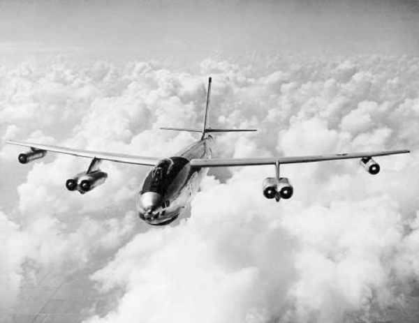 Không ngờ, năm 1963, chiếc máy bay “Gede” lại xuất hiện bên ngoài sân bay hàng trăm mét. Các thiết bị vô tuyến điện trên máy bay còn nguyên vẹn. Theo phân tích của thiết bị, có vẻ như nó đã hạ cánh xuống mặt đất vào chiều hôm đó, nhưng thực tế chiếc máy bay đã mất tích 17 năm.