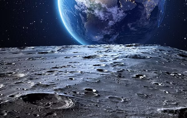 "Dựa trên lịch sử đóng băng của Mặt trăng, vùng cực đi lang thang đủ vừa phải để nước gần các cực vẫn ở trong bóng tối và có điều kiện ổn định trong hàng tỉ năm", nhà khoa học hành tinh Vishnu Viswanathan từ Trung tâm Chuyến bay vũ trụ Goddard của NASA thông báo một tin mừng.