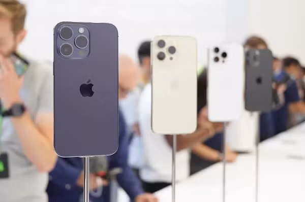 Theo Tom’s Guide, một thử nghiệm đã cho thấy thiết bị mới của Apple - iPhone 14 Pro Max có thể kéo dài thời lượng pin lên đến 14 giờ 42 phút sử dụng liên tục.