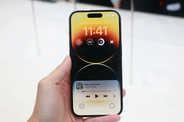 Bên cạnh đó, theo Tom's Guide, pin iPhone 14 Pro Max nhỏ hơn so với iPhone 13 Pro Max. Đó là một con số ấn tượng của Apple trong quá trình sản xuất smartphone này.