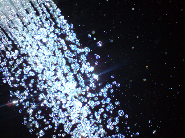 Theo kết luận, để xuất hiện mưa kim cương, một hành tinh cần sở hữu hai điều kiện đặc biệt. Thứ nhất, nó phải là một "hành tinh băng" có bầu khí quyển giống Sao Hải Vương hay Sao Thiên Vương.