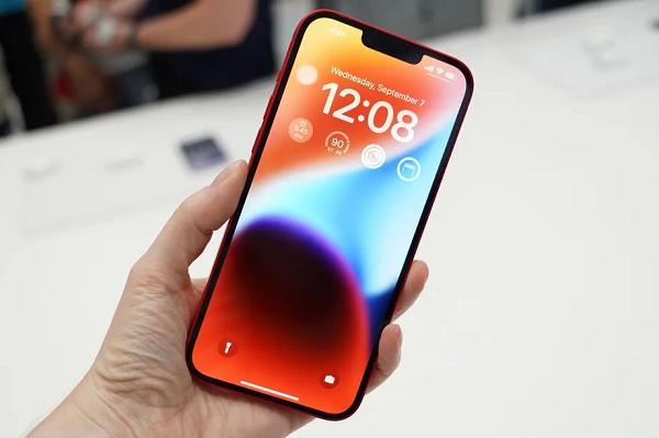 Với kích thước cho 2 mẫu iPhone 14, iPhone 14 Plus lần lượt là 6,1 inch và 6,7 inch, Kuo nhận định Apple đang sai lầm trong chiến lược sản phẩm đối với 2 mẫu iPhone tiêu chuẩn.