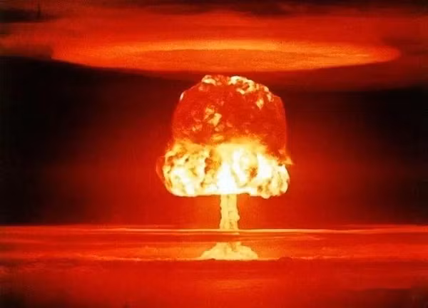 Khi hàng chục nghìn quả bom hạt nhân này nổ cùng lúc, sức công phá của chúng chắc chắn sẽ rất đáng kinh ngạc, tuy nhiên như đã nói trước đó, năng lượng này sẽ không ảnh hưởng nhiều đến Trái Đất, và việc hủy diệt Trái Đất lại càng khó có thể xảy ra.