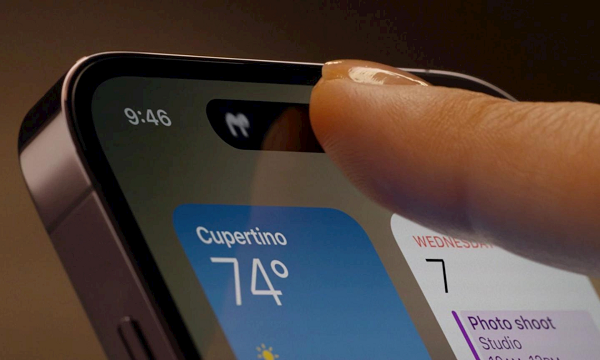 Hiện tại, trên iPhone 14, lỗ khuyết mới với Dynamic Island đã được Apple tối ưu hóa với những tính năng thú vị. Khi có thông báo, pop-up sẽ phóng to từ lỗ khuyết. Những thông báo sẽ tự động được tinh chỉnh kích thước dựa trên ứng dụng của người dùng.