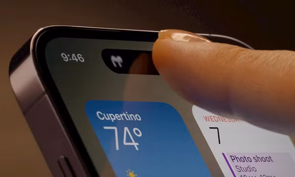 Hiện tại, trên iPhone 14, lỗ khuyết mới với Dynamic Island đã được Apple tối ưu hóa với những tính năng thú vị. Khi có thông báo, pop-up sẽ phóng to từ lỗ khuyết. Những thông báo sẽ tự động được tinh chỉnh kích thước dựa trên ứng dụng của người dùng.