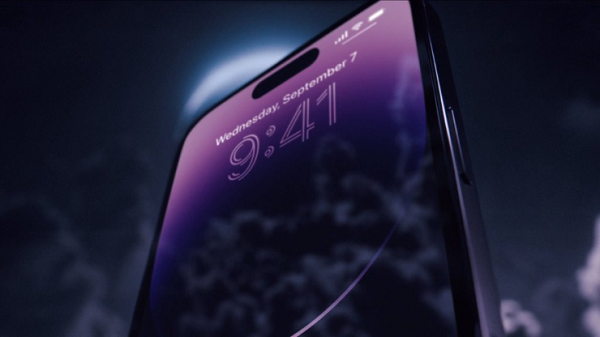 Về chip xử lý, Apple tiếp tục phân cấp khi iPhone 15 và 15 Plus dùng chip A16 Bionic 4nm, trong khi iPhone 15 Pro và 15 Ultra đi kèm chip A17 Bionic 3nm. Điều này biến iPhone 15 Pro và 15 Ultra trở thành những mẫu iPhone đầu tiên sử dụng chip sản xuất trên quy trình 3nm của TSMC.