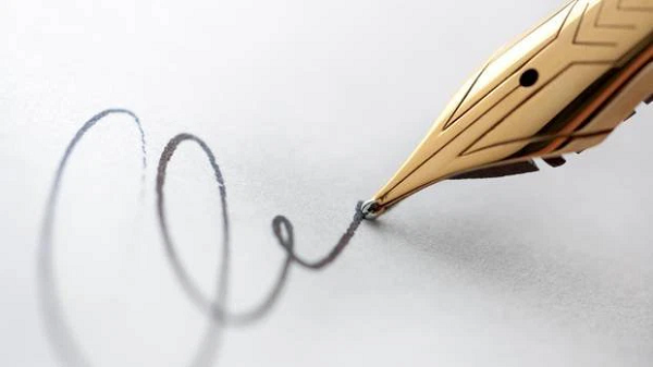 "Ái kỷ", hay còn gọi là bệnh tự yêu mình (tên khoa học là "narcissistic personality disorder") được xem là một dạng rối loạn nhân cách khi một người có biểu hiện tự cao, ảo tưởng, thiếu đồng cảm với người khác.