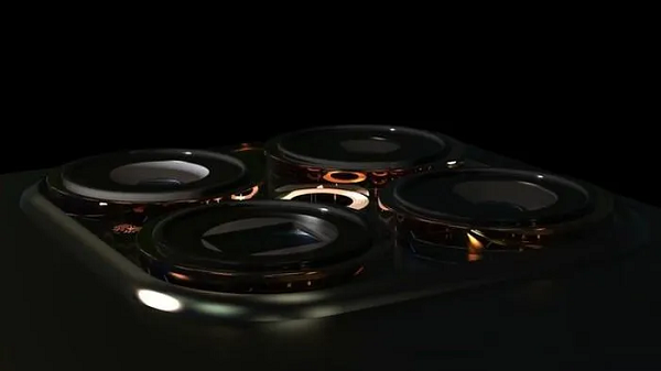 Thay đổi đáng chú ý nhất của iPhone 15 Ultra đến từ mặt lưng khi trang bị hệ thống camera đã được nâng số lượng ống kính từ 3 thành 4 ống.