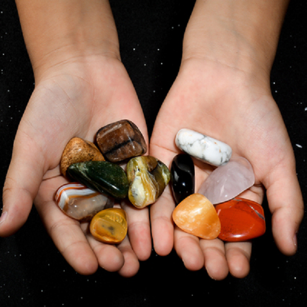 Mã não đã được con người biết đến và sử dụng ngay từ thuở sơ khai của loài người trong rất nhiều lĩnh vực như trang sức, điêu khắc, dụng cụ sinh hoạt, tôn giáo, tâm linh…