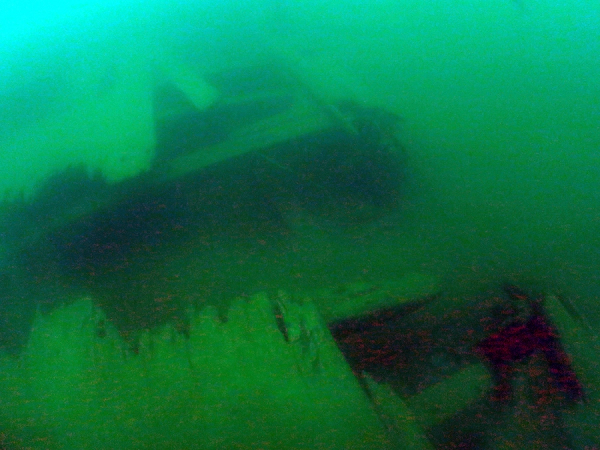 Hơn nữa, quá trình đô thị hóa ngày càng tăng dọc bờ hồ đã góp phần thúc đẩy cho hoạt động thương mại và đánh bắt cá trong thế kỷ 19. Điều này cũng kéo theo sự gia tăng lớn về số lượng các vụ đắm tàu. Trên thực tế nhiều con tàu bị đắm vì những cơn sóng lớn trong các trận bão bất ngờ ở vùng Ngũ Hồ.