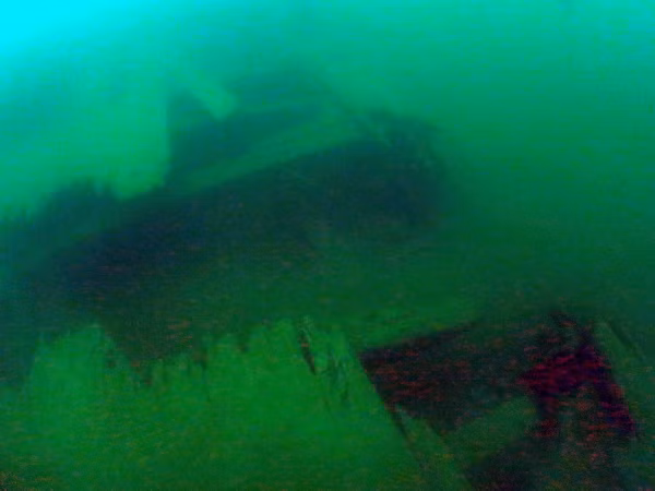 Hơn nữa, quá trình đô thị hóa ngày càng tăng dọc bờ hồ đã góp phần thúc đẩy cho hoạt động thương mại và đánh bắt cá trong thế kỷ 19. Điều này cũng kéo theo sự gia tăng lớn về số lượng các vụ đắm tàu. Trên thực tế nhiều con tàu bị đắm vì những cơn sóng lớn trong các trận bão bất ngờ ở vùng Ngũ Hồ.