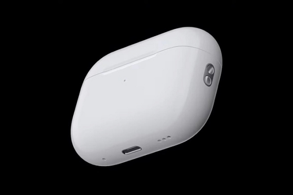 Một số tính năng mới có thể kể đến trên Airpods Pro 2 chính là vuốt lên và xuống tai nghe để tăng hoặc giảm âm lượng. Mẫu Airpods Pro 2 có thời gian sử dụng liên tục lên đến 6 tiếng chỉ với một lần sạc.