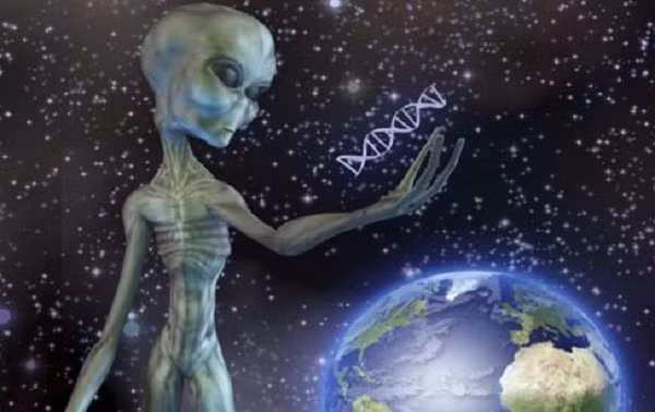 Theo ông Hellyer, "Nhiều thập niên trước đây, các vị khách từ hành tinh khác đã cảnh báo chúng ta về hướng mà chúng ta đang đi và đề nghị giúp đỡ. Tuy nhiên, một số người trong chúng ta lại coi chuyến thăm của họ là đe dọa và quyết định bắn trước, xét hỏi sau".