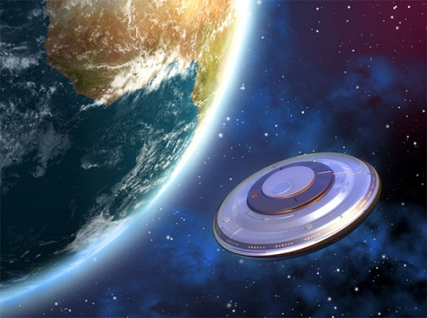Nhiều tài liệu cho biết trước khi trở thành tổng thống Mỹ, ông Dwight Eisenhower từng nhìn thấy UFO trong khoảng 10 phút. Bên cạnh thuyết tồn tại sự sống ngoài trái đất, nhiều nhà khoa học vẫn theo đuổi giả thuyết rằng con người hoàn toàn cô đơn trong vũ trụ.