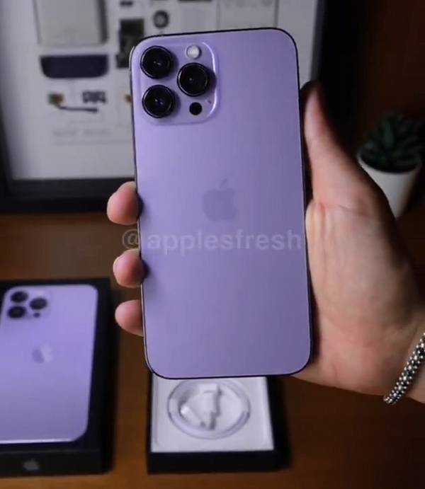 Chỉ còn vài ngày nữa là đếm sự kiện ra mắt sản phẩm mới của Apple, một đoạn video trên kênh Instagram @applesfresh đã hé lộ hình ảnh thực tế được cho là của iPhone 14 Pro.