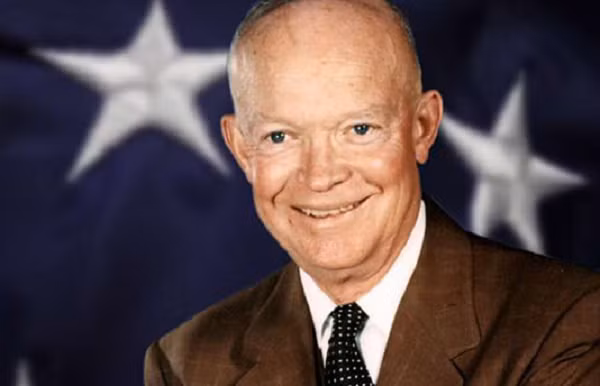 Dwight D. Eisenhower, Tổng thống thứ 34 của Hoa Kỳ, cũng hết lòng tin vào Chúa. Ông tin chắc rằng Hoa Kỳ sẽ không là gì cả nếu không tuân thủ tín ngưỡng tin tưởng vào Thiên Chúa. Trong Chiến tranh Lạnh, để chống lại sự xâm nhập của thuyết vô Thần, ông cũng đã ký một sắc lệnh bổ sung “Một quốc gia được Chúa ban phúc (One Nation Under God) vào các cam kết tuyên thệ của trường tiểu học và trung học trên toàn quốc.