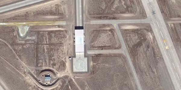 Khu vực 51 hay Area 51 là khu vực quân sự của Không quân Hoa Kỳ tuyệt mật và bí ẩn nhất trên thế giới, nằm ở phía nam của tiểu bang Nevada, Mỹ.