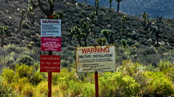 Tổng thống Mỹ Eisenhower đã mua lại vùng đất rộng hàng trăm mét vuông vào năm 1955 để nghiên cứu quân sự. Tuy nhiên, tất cả các thông tin về khu vực này điều không được công khai chi tiết.