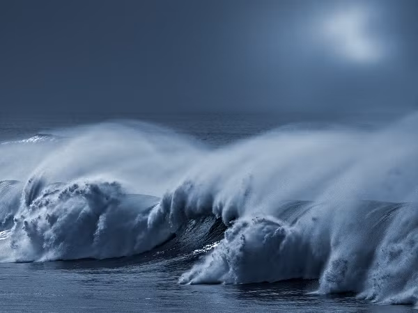 Do đó, có thể "tẩy trắng" các đám mây bằng cách tạo ra nhiều sol khí từ nước biển hơn. Điều này có thể đạt được ở gần Bắc Cực thông qua việc triển khai các thuyền có máy bơm và vòi phun.