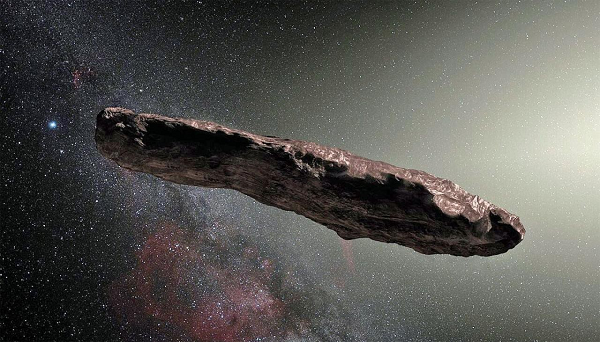 Có thời điểm, Oumuamua đột ngột tăng tốc lên gần 140.000 km/giờ và thay đổi hướng đi so với tính toán của giới chuyên gia trái đất. Đó là lý do khiến một số chuyên gia cho rằng Oumuamua có lẽ là phi thuyền của người ngoài hành tinh.