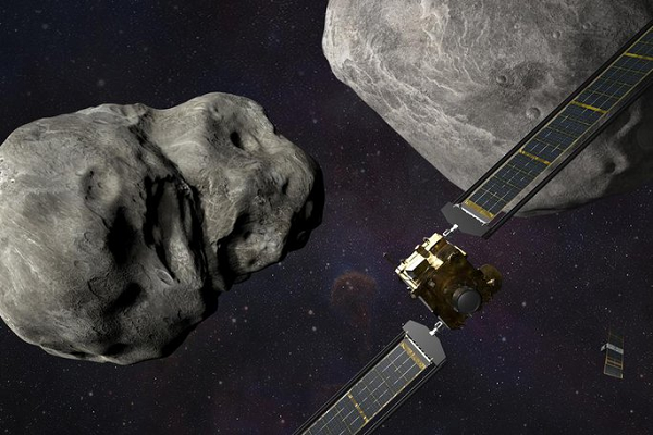 Vào lúc 19h14 ngày 26/9 (giờ Mỹ), tức 6h14 27/9 (giờ Việt Nam), tàu vũ trụ Double Asteroid Rendezvous Test (DART) của NASA đã đâm vào tiểu hành tinh Dimorphos nằm cách Trái Đất khoảng 11 triệu km.