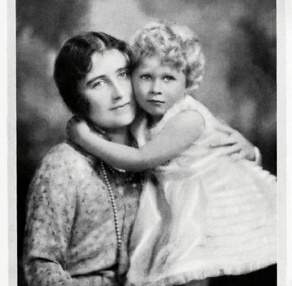 Kỷ lục trước đó là do Nữ hoàng Victoria nắm giữ với 63 năm 7 tháng 2 ngày trị vì, tính đến năm 1901. Trên thế giới, chỉ có 1 vị vua từng có khoảng thời gian trị vì lâu hơn Nữ hoàng Anh Elizabeth II là Vua Louis XIV của Pháp, người giữ ngai vàng trong hơn 72 năm từ 1643-1715.