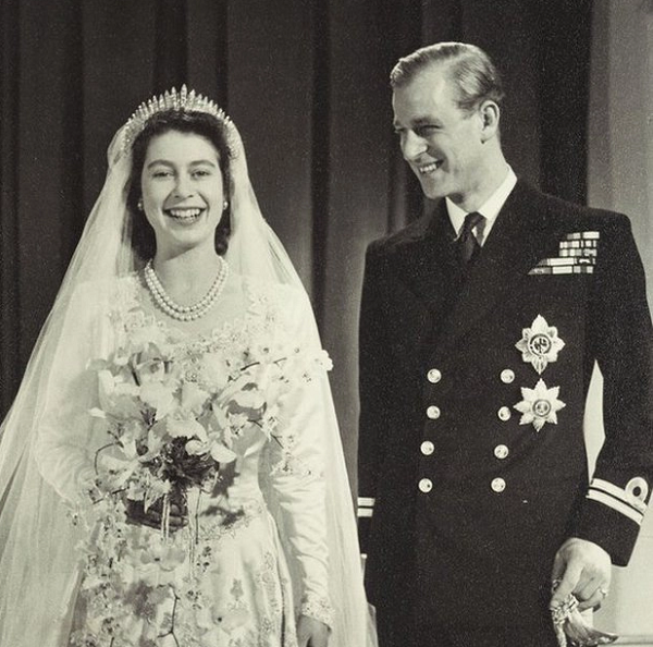 Trong suốt 70 năm trị vì, Nữ hoàng Anh đã trở thành một biểu tượng quốc gia. Trong thời gian bà ngồi trên ngai vàng, thế giới đã trải qua loạt thay đổi: Mỹ qua 14 đời Tổng thống, Giáo hội Công giáo đổi qua 7 vị Giáo hoàng. Ở nước Anh, bà đã bổ nhiệm 15 đời Thủ tướng.