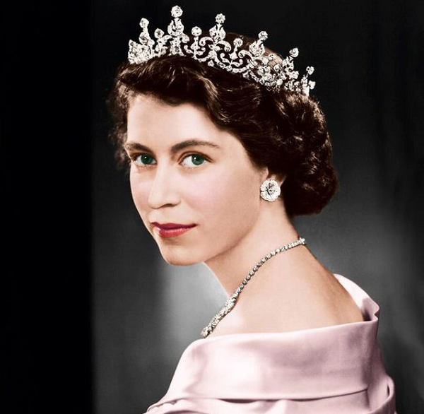 Chuyến công tác nước ngoài dài nhất mà bà thực hiện kéo dài 168 ngày, từ tháng 11-1953 đến tháng 5-1954, khi bà đi thăm 13 quốc gia trên thế giới.