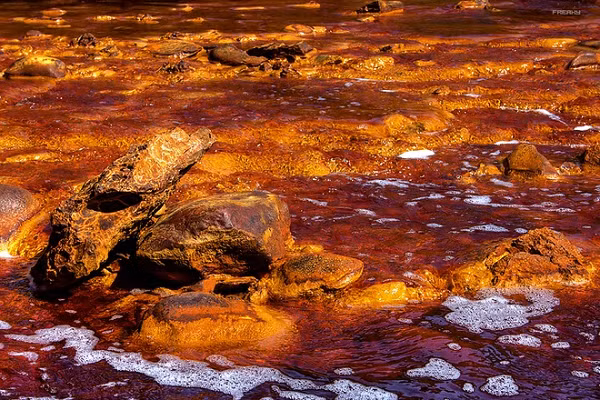 Trong nhiều năm qua, các công ty như ContourGlobal (sở hữu KivuWatt) đã tiến hành lắp đặt và phát triển các trạm điện, lấy khí gas có trong hồ chuyển thành năng lượng với công suất ngày một lớn.