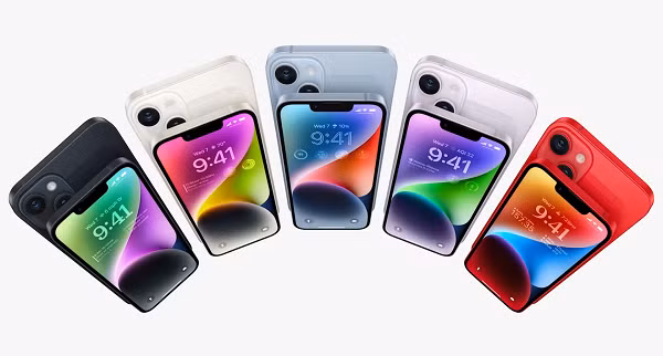 Cả iPhone 14 và iPhone 14 Plus đã có viền màn hình tinh tế hơn và tỷ lệ khung hình cao hơn nhưng vẫn giữ kết cấu khung nhôm và mặt kính Ceramic Shield. Đồng thời, màn hình vẫn có tốc độ làm mới 60Hz quen thuộc.