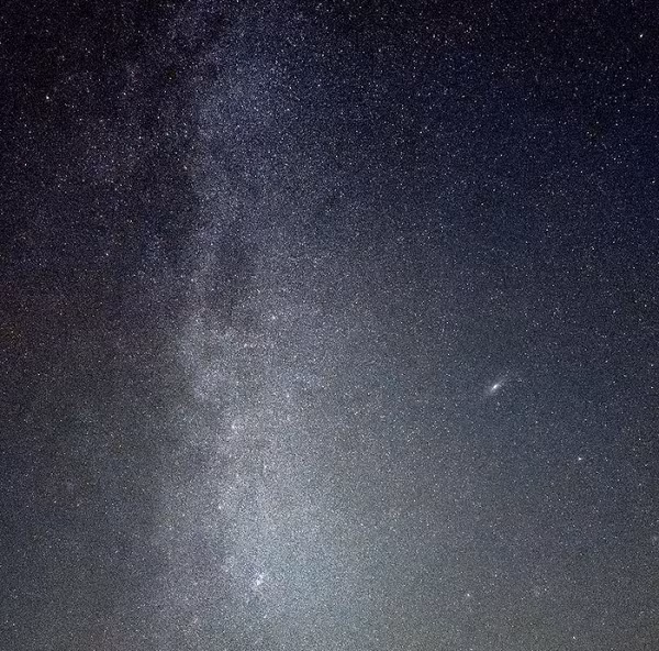 Đặt ISO 12.500 và ISO 10.000 bằng thiết lập 12 megapixel (Night Mode không khả dụng khi thiết lập 48 megapixel được bật), ảnh được chụp bằng định dạng ProRAW của Apple và sau đó chỉnh sửa bằng phiên bản di động Lightroom trên iPhone 14 Pro Max.