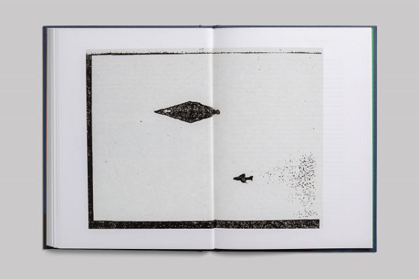 ...Do đó, ông ấy quay lại Daily Record, đề nghị gửi film đến London. Đề xuất được đồng ý, cũng là lúc chúng biến mất", Clarke cho biết.