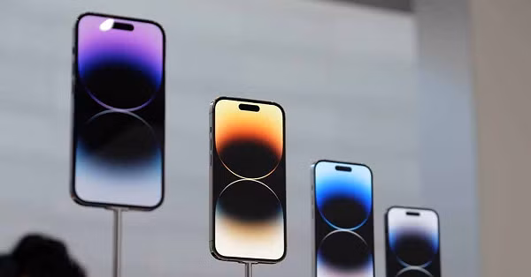 Thậm chí, còn có tiếng vo ve hoặc lạch cạch phát ra từ ống kính của chiếc điện thoại. "Tôi gặp phải tình trạng camera rung một cách không kiểm soát mỗi lần mở Snapchat hoặc bật máy ảnh bằng Instagram. Tuy nhiên, khi chụp ảnh bình thường thì không gặp bất kỳ sự cố gì", một người dung Reddit chia sẻ.