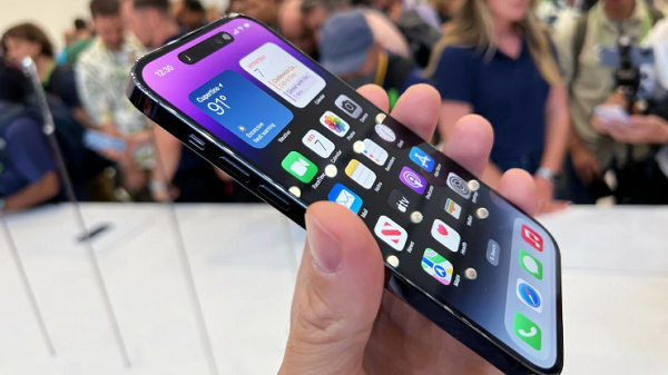 Hiện tại, lỗi này vẫn không xảy ra trên ứng dụng Máy ảnh của iPhone, có nghĩa là vấn đề xảy ra liên quan đến các phần mềm ứng dụng của bên thứ ba chứ không phải do phần cứng của Apple.