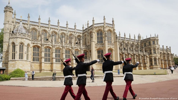 Dù vậy, hoàng gia luôn có những biện pháp để bảo quản thi hài và làm chậm sự phân hủy. Việc bảo quản căn phòng không để xuất hiện mùi sẽ giữ được sự trang trọng mỗi khi tiếp nhận hay di dời linh cữu. Việc này cũng đảm bảo thuận lợi cho những người làm công việc bảo quản hầm mộ.