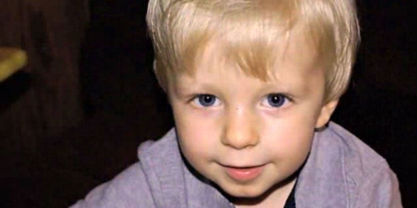 “Kể từ khi 2 tuổi, Luke bắt đầu có rất nhiều biểu hiện lạ”, cô Erika, mẹ của Luke chia sẻ trên đài Fox8. Luke thường xuyên kể rất nhiều thông tin về người phụ nữ này.