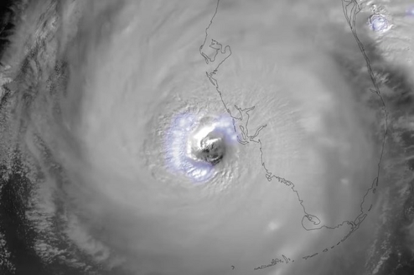 "Mọi người có thể mất cảnh giác khi thấy nước rút và nghĩ rằng rủi ro của họ thấp hơn… đó có thể là một cảm giác an toàn giả và nước có thể tràn ngược trở lại rất nhanh khi gió đổi hướng", Hal Needham, một nhà khoa học về thảm họa và thời tiết khắc nghiệt tại GeoTrek cho biết.