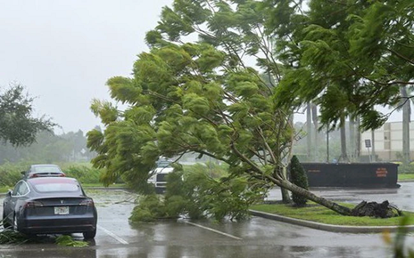 Chiều 28/9 (theo giờ địa phương), bão Ian đã đổ bộ vào bang Florida của nước Mỹ với sức gió mạnh nhất vào khoảng 241 km/h. Bão Ian được xếp vào nhóm cấp 4 trong thang cảnh báo bão 5 cấp của Mỹ.