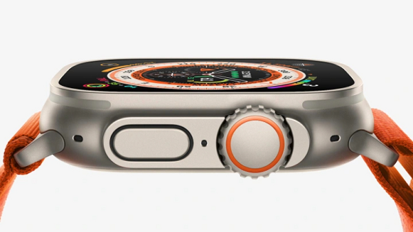 Nút bấm mới của Apple Watch Ultra có tên Action. Người dùng có thể tùy chỉnh nút Action cho các mục đích khác nhau như bắt đầu bài tập, đặt cột mốc, chuyển chặng (3 môn phối hợp) và theo dõi những bài tập trước.