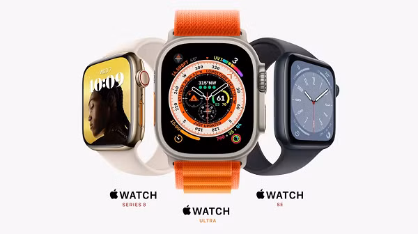 Apple cũng cho ra mắt Apple Watch Ultra sau hơn một năm thông tin bị rò rỉ. Đây là phiên bản smartwatch với độ bền cao, những tính năng phục vụ người dùng tập thể thao chuyên nghiệp. Thiết bị có kích thước 49 mm, phím bấm mới màu cam hỗ trợ tùy chỉnh tính năng.