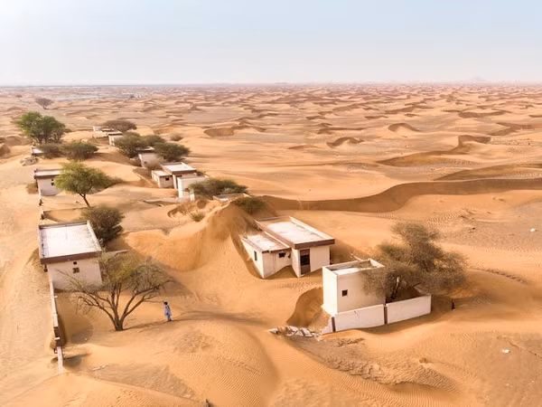 Theo tìm hiểu của các nhà khoa học, ban đầu họ nhận thông tin rằng, ngôi làng này từng xuất hiện 1 ổ dịch bệnh, căn bệnh này không có thuốc chữa nên không ai dám tới gần.