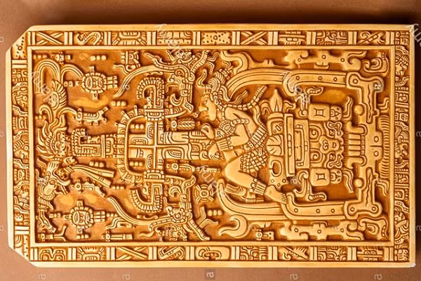 Năm 1952, một phiến đá với các hình vẽ và hoa văn được khai quật từ tàn tích của thành phố Maya cổ đại trên cao nguyên Mexico. Vào thời điểm đó, mọi người chỉ coi đây là một tác phẩm điêu khắc của thần thoại Maya cổ đại.