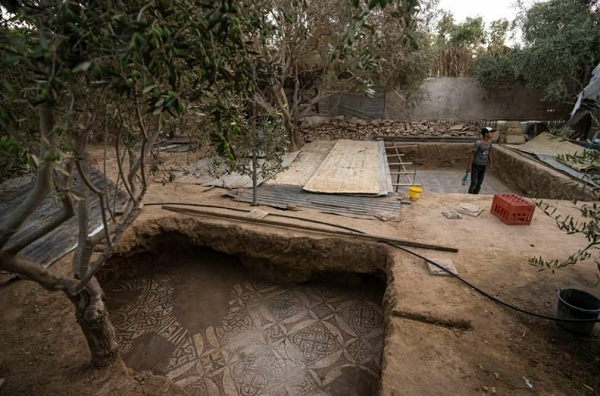 Sau khi quét phần đất đá bao phủ bức tranh, nhóm khảo cổ đã vô cùng kinh ngạc khi phát hiện bức tranh này vẫn nguyên vẹn đến khó tin.