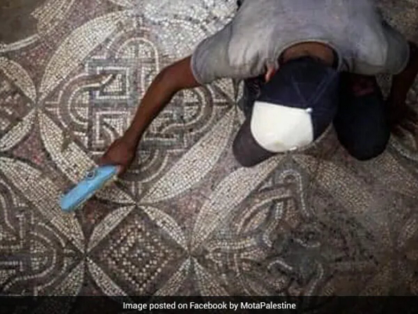 Bức tranh khảm này được xác định từ thời Byzantine, nó được các nhà khảo cổ đánh giá là "đẹp nhất dải Gaza".