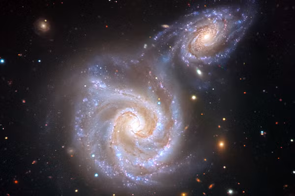 Dải Ngân Hà chính là một thiên hà hay còn gọi với tên gọi khác là galaxy. Và hệ Mặt Trời tồn tại bên trong của nó. Dải này xuất hiện trên bầu trời với vai trò một dải sáng mờ kéo dài từ chòm sao Tiên Hậu đến sao Nam Thập Tự ở phía Nam.