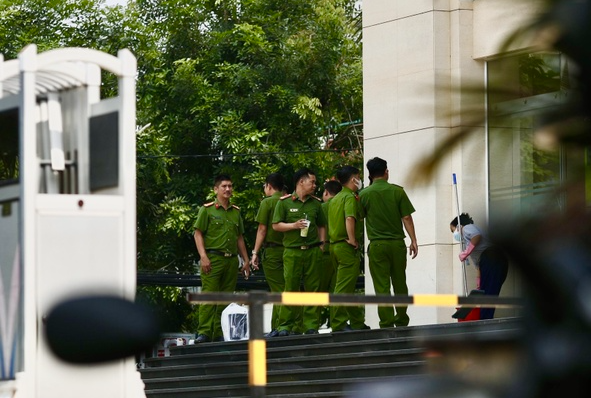 Can canh hang tram canh sat phong toa, kiem tra cong ty Home Credit-Hinh-9