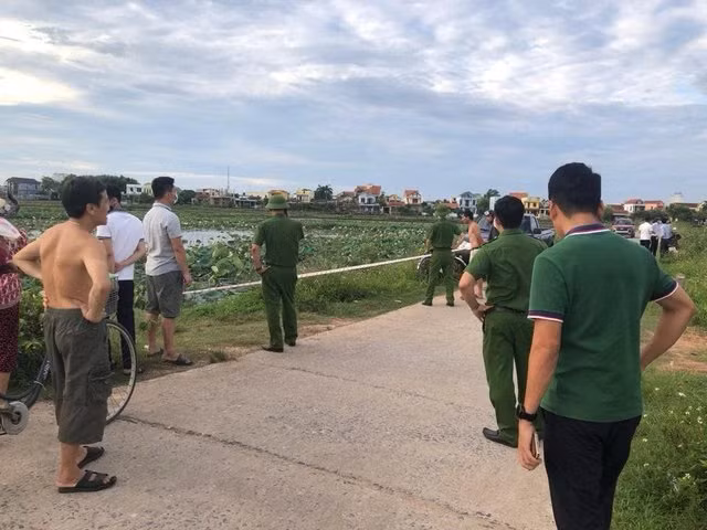 Phat hien thi the nam thanh nien duoi muong nuoc o Quang Binh