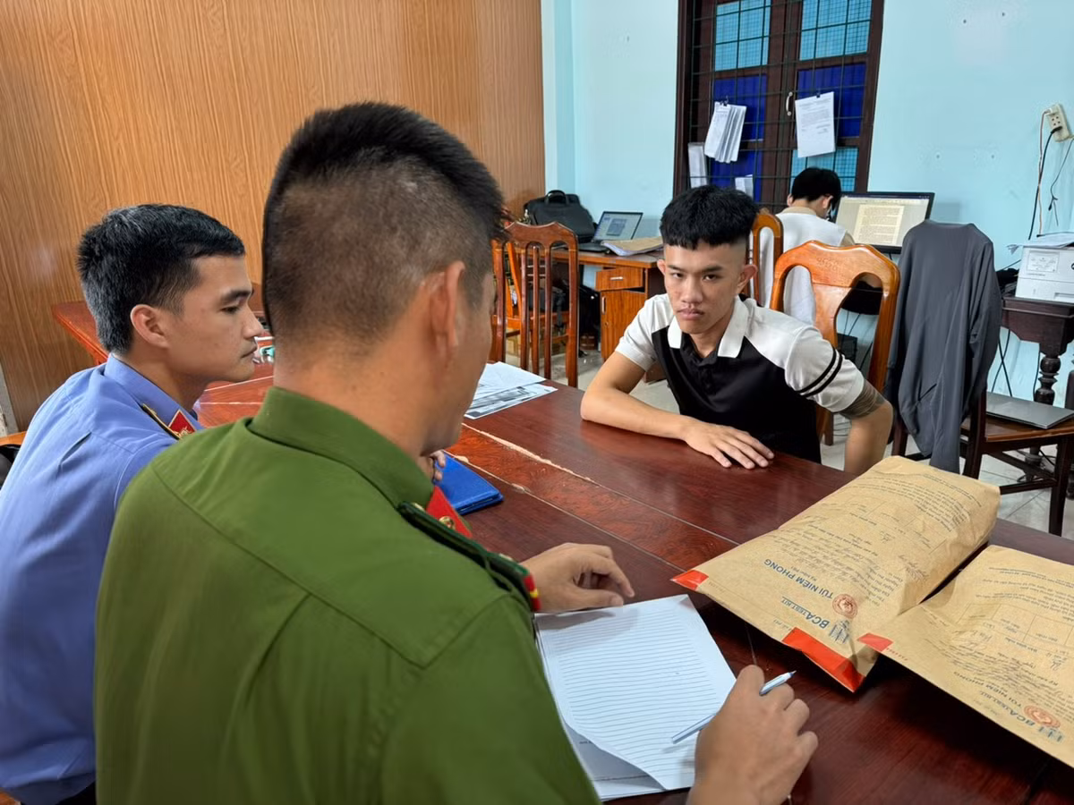 Bat 3 doi tuong tang tru hon 6.000 vien ma tuy tong hop