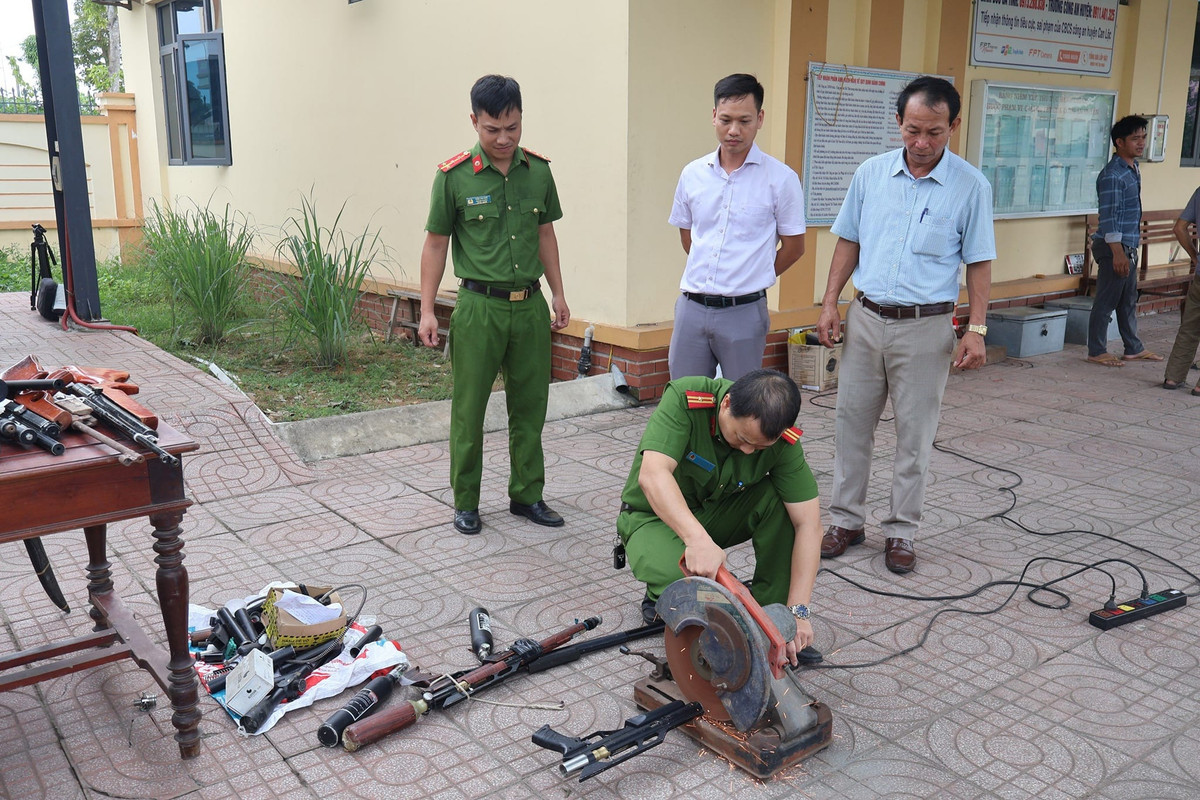 Ha Tinh: Tieu huy nhieu vu khi, vat lieu no, cong cu ho tro-Hinh-2