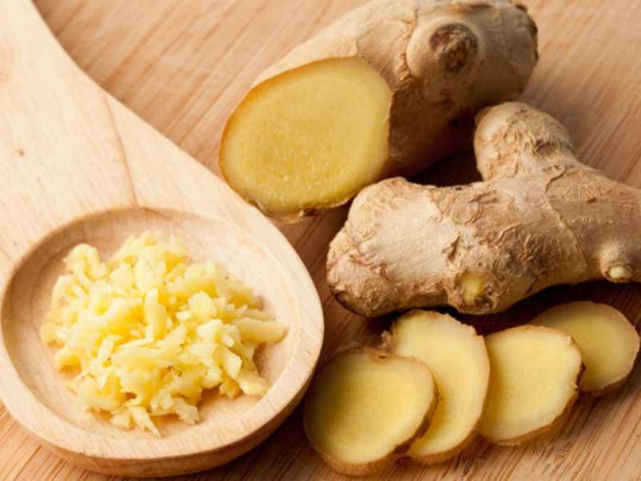 Gừng: Ngoài việc được sử dụng để chữa chứng dạ dày khó chịu, gừng còn có tác dụng “chữa” hôi miệng rất hiệu quả. Do có vị cay, nóng, gừng dễ dàng “đánh bay” mùi hôi trong miệng một cách dễ dàng. (Ảnh: Zing)